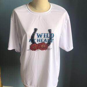 NWT white short sleeves t-shirt. Western cowgirl rodeo horse shoe country size L